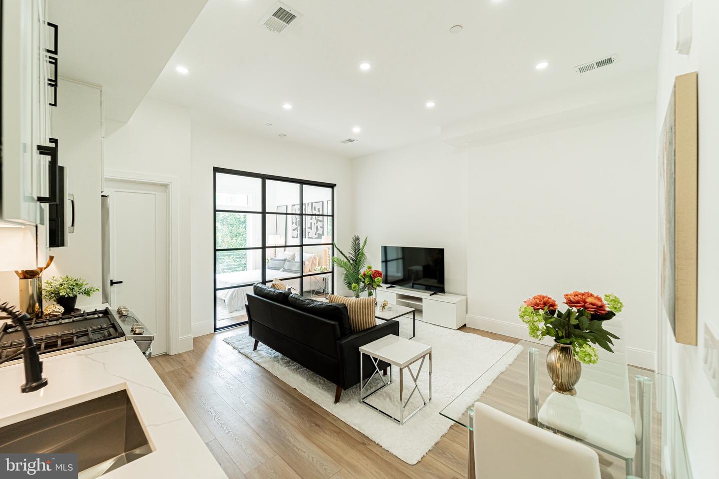 2517 ONTARIO RD NW #6, WASHINGTON, District Of Columbia 20009, 2 Bedrooms Bedrooms, ,1 BathroomBathrooms,Residential,For sale,2517 ONTARIO RD NW #6,DCDC2204900 MLS # DCDC2204900