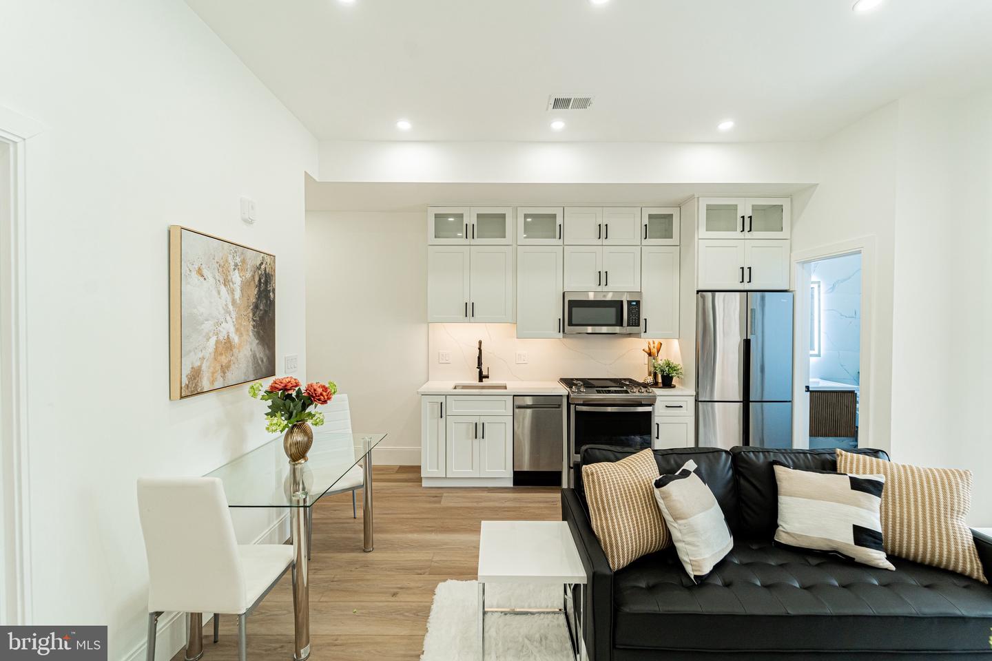 2517 ONTARIO RD NW #6, WASHINGTON, District Of Columbia 20009, 2 Bedrooms Bedrooms, ,1 BathroomBathrooms,Residential,For sale,2517 ONTARIO RD NW #6,DCDC2204900 MLS # DCDC2204900