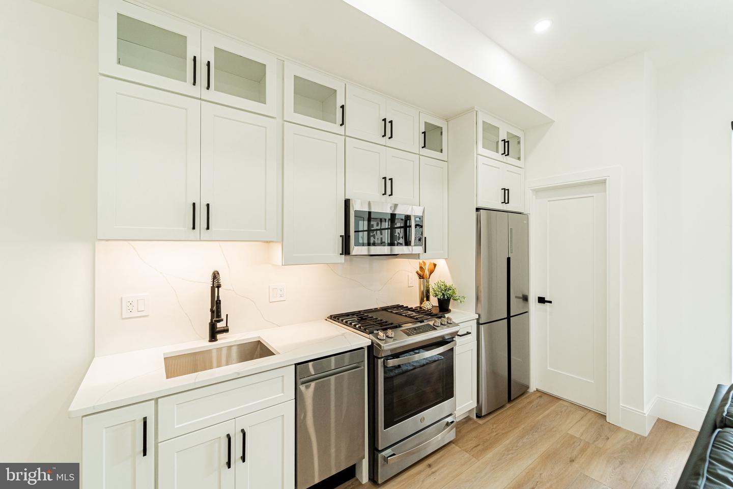 2517 ONTARIO RD NW #6, WASHINGTON, District Of Columbia 20009, 2 Bedrooms Bedrooms, ,1 BathroomBathrooms,Residential,For sale,2517 ONTARIO RD NW #6,DCDC2204900 MLS # DCDC2204900