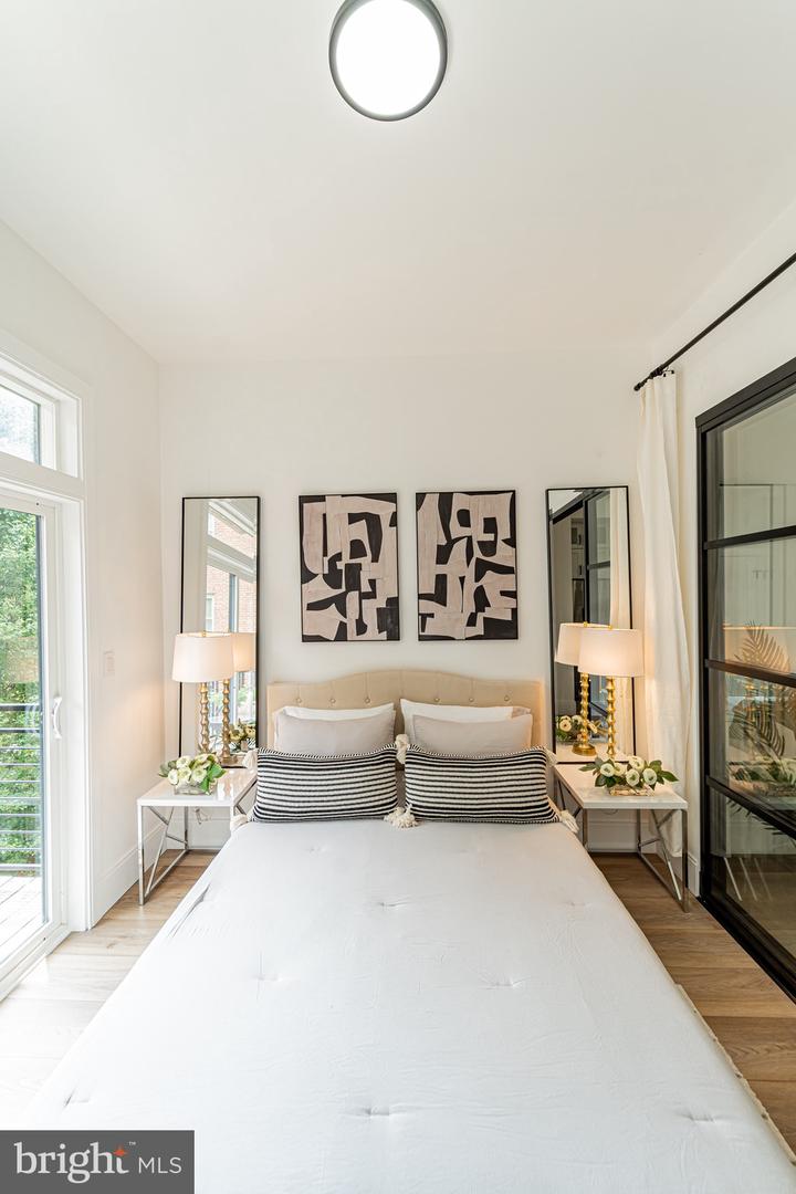 2517 ONTARIO RD NW #6, WASHINGTON, District Of Columbia 20009, 2 Bedrooms Bedrooms, ,1 BathroomBathrooms,Residential,For sale,2517 ONTARIO RD NW #6,DCDC2204900 MLS # DCDC2204900