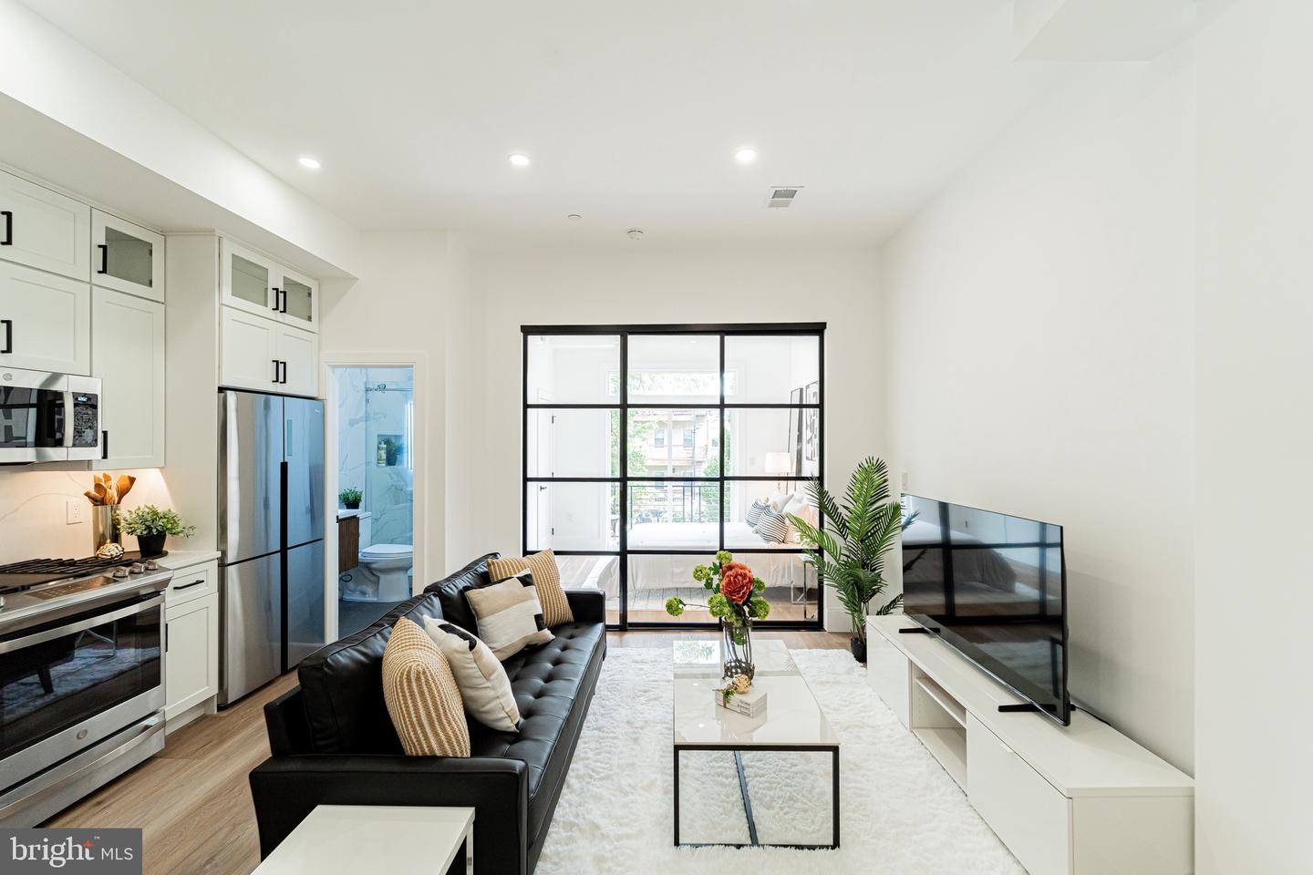 2517 ONTARIO RD NW #6, WASHINGTON, District Of Columbia 20009, 2 Bedrooms Bedrooms, ,1 BathroomBathrooms,Residential,For sale,2517 ONTARIO RD NW #6,DCDC2204900 MLS # DCDC2204900