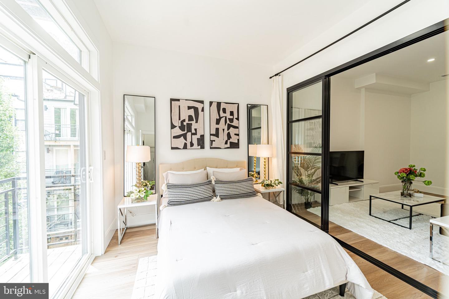 2517 ONTARIO RD NW #6, WASHINGTON, District Of Columbia 20009, 2 Bedrooms Bedrooms, ,1 BathroomBathrooms,Residential,For sale,2517 ONTARIO RD NW #6,DCDC2204900 MLS # DCDC2204900