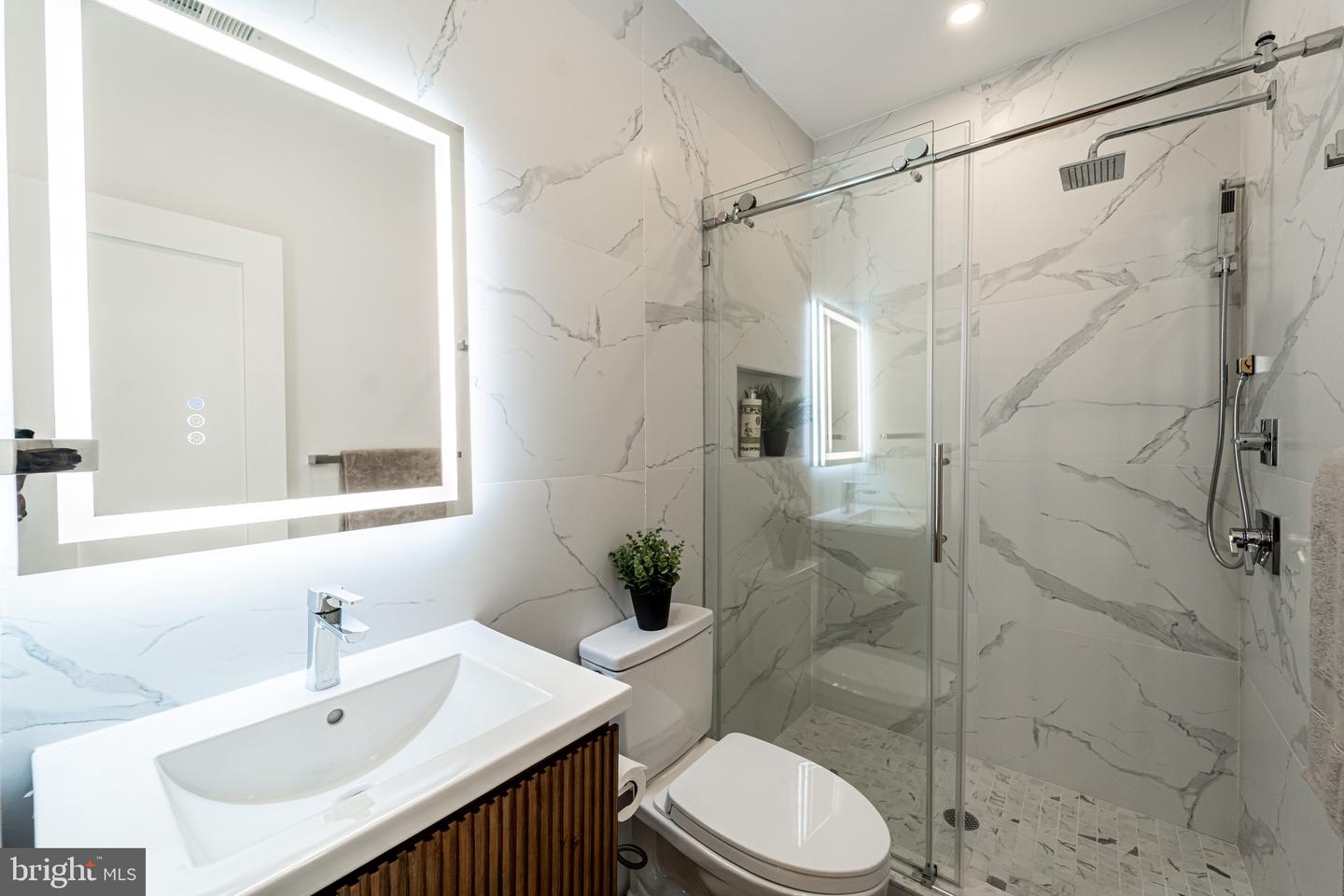 2517 ONTARIO RD NW #6, WASHINGTON, District Of Columbia 20009, 2 Bedrooms Bedrooms, ,1 BathroomBathrooms,Residential,For sale,2517 ONTARIO RD NW #6,DCDC2204900 MLS # DCDC2204900