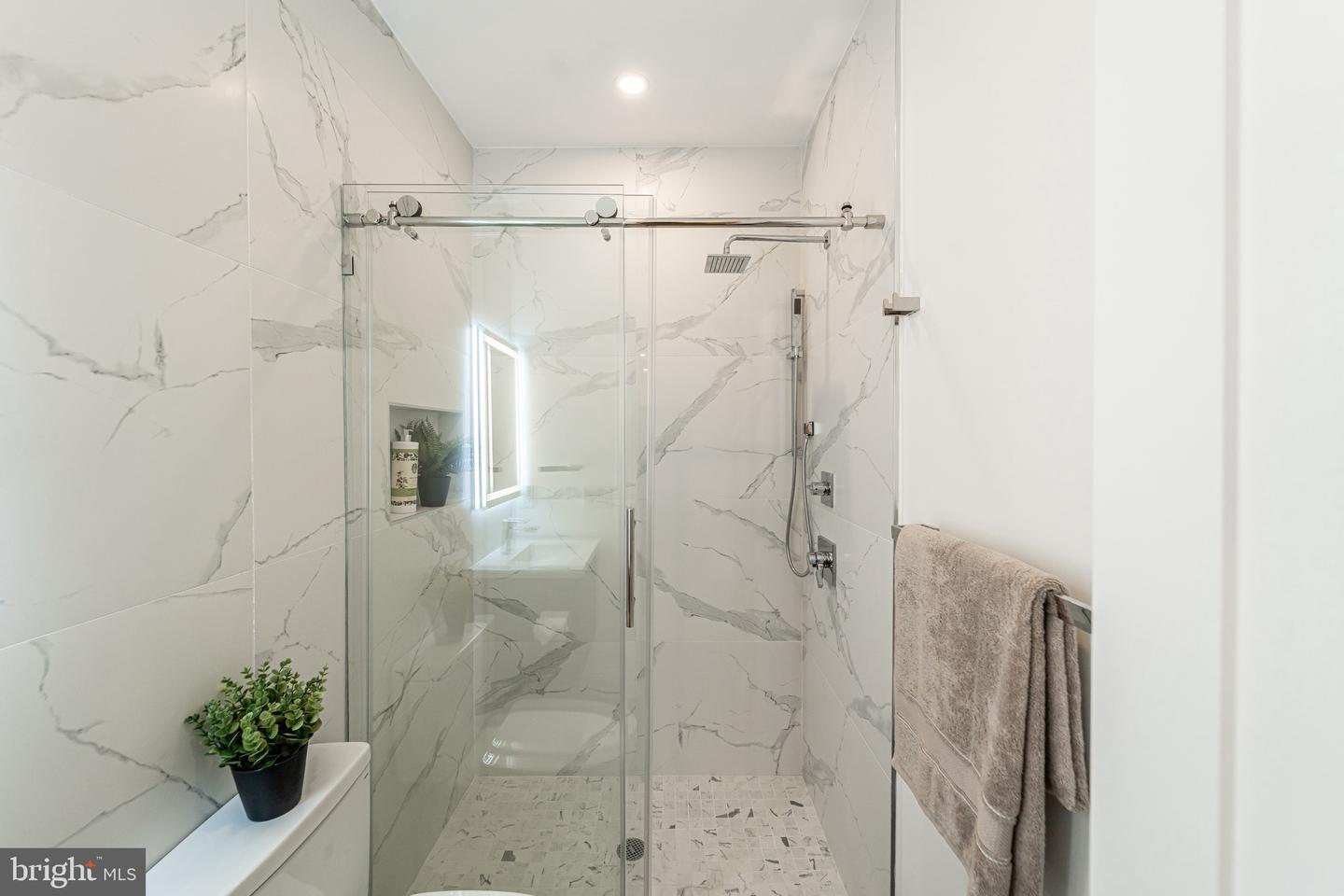 2517 ONTARIO RD NW #6, WASHINGTON, District Of Columbia 20009, 2 Bedrooms Bedrooms, ,1 BathroomBathrooms,Residential,For sale,2517 ONTARIO RD NW #6,DCDC2204900 MLS # DCDC2204900