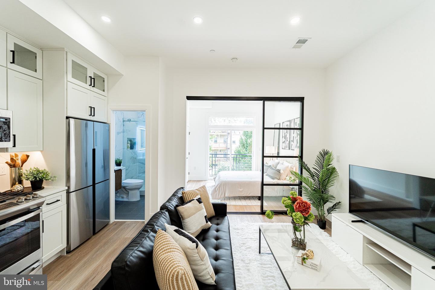 2517 ONTARIO RD NW #6, WASHINGTON, District Of Columbia 20009, 2 Bedrooms Bedrooms, ,1 BathroomBathrooms,Residential,For sale,2517 ONTARIO RD NW #6,DCDC2204900 MLS # DCDC2204900