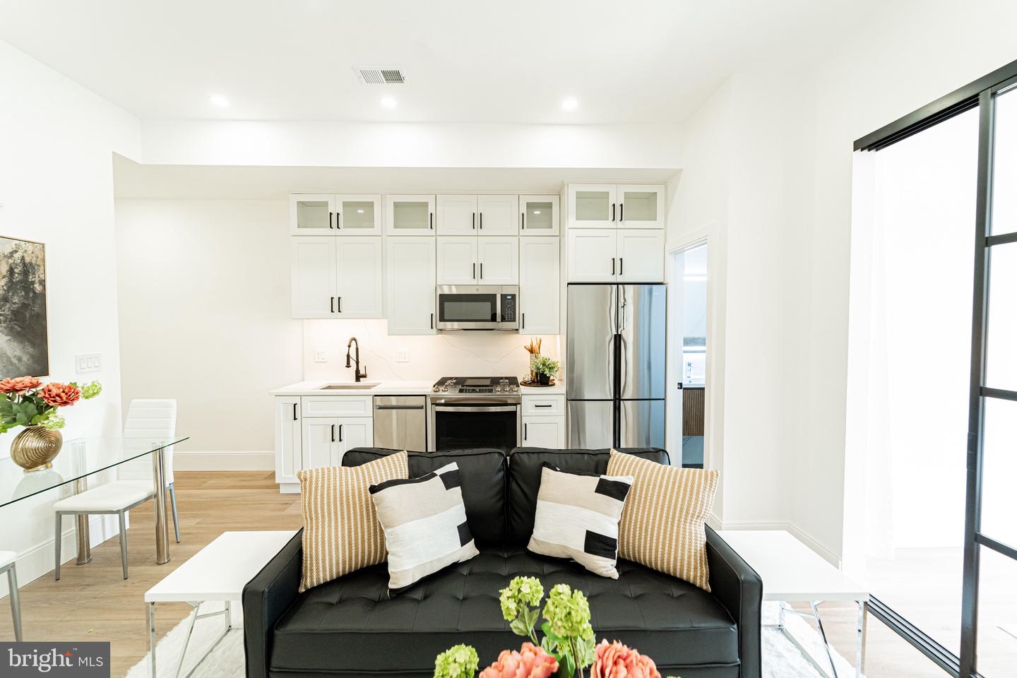 2517 ONTARIO RD NW #6, WASHINGTON, District Of Columbia 20009, 2 Bedrooms Bedrooms, ,1 BathroomBathrooms,Residential,For sale,2517 ONTARIO RD NW #6,DCDC2204900 MLS # DCDC2204900