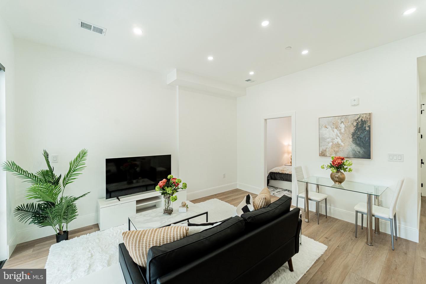 2517 ONTARIO RD NW #6, WASHINGTON, District Of Columbia 20009, 2 Bedrooms Bedrooms, ,1 BathroomBathrooms,Residential,For sale,2517 ONTARIO RD NW #6,DCDC2204900 MLS # DCDC2204900