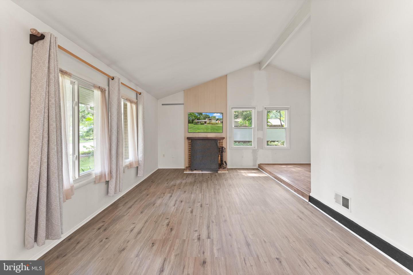 402 SUGARLAND RUN DR, STERLING, Virginia 20164, 4 Bedrooms Bedrooms, ,3 BathroomsBathrooms,Residential,For sale,402 SUGARLAND RUN DR,VALO2099264 MLS # VALO2099264