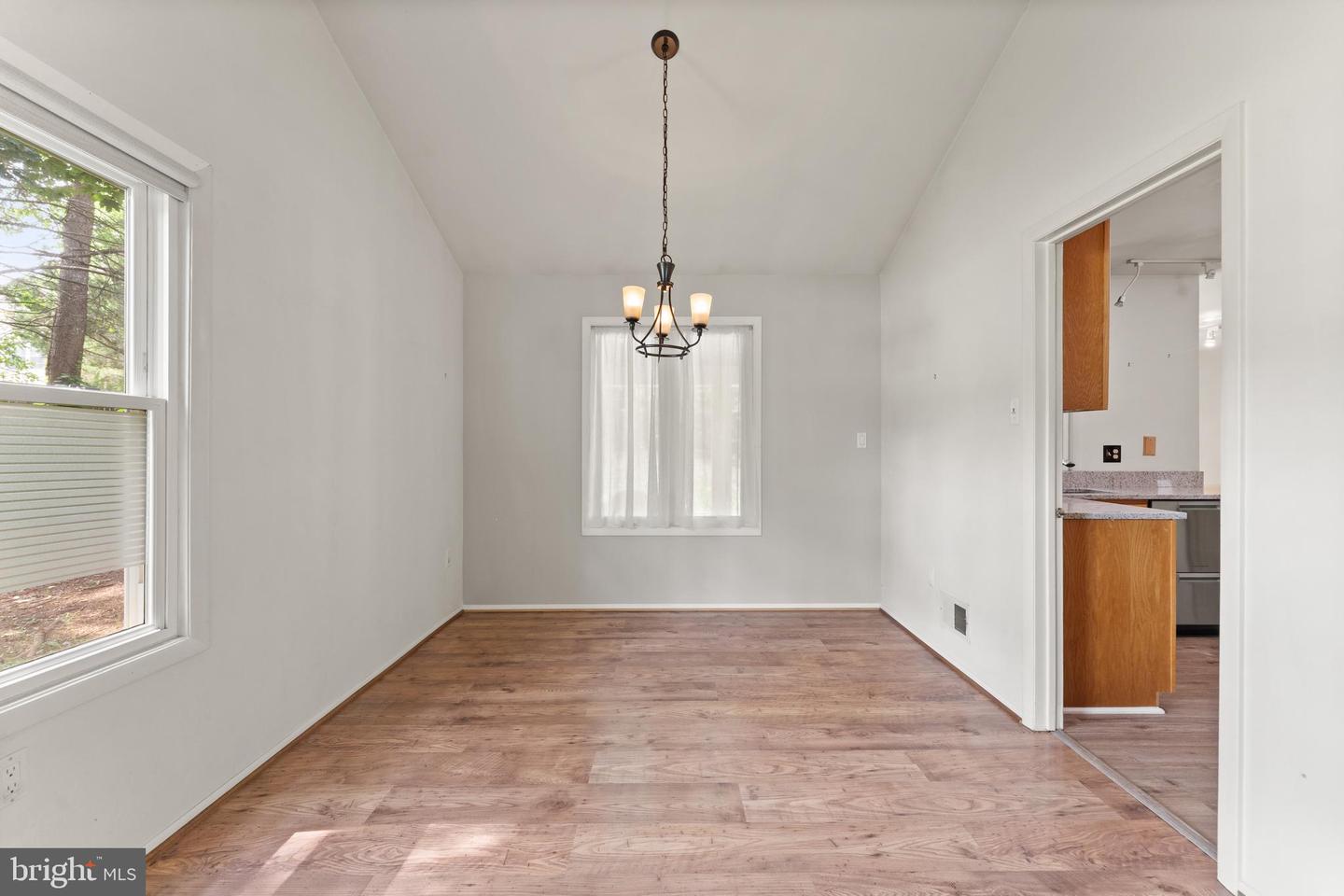 402 SUGARLAND RUN DR, STERLING, Virginia 20164, 4 Bedrooms Bedrooms, ,3 BathroomsBathrooms,Residential,For sale,402 SUGARLAND RUN DR,VALO2099264 MLS # VALO2099264