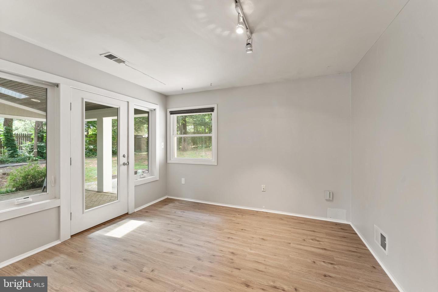 402 SUGARLAND RUN DR, STERLING, Virginia 20164, 4 Bedrooms Bedrooms, ,3 BathroomsBathrooms,Residential,For sale,402 SUGARLAND RUN DR,VALO2099264 MLS # VALO2099264