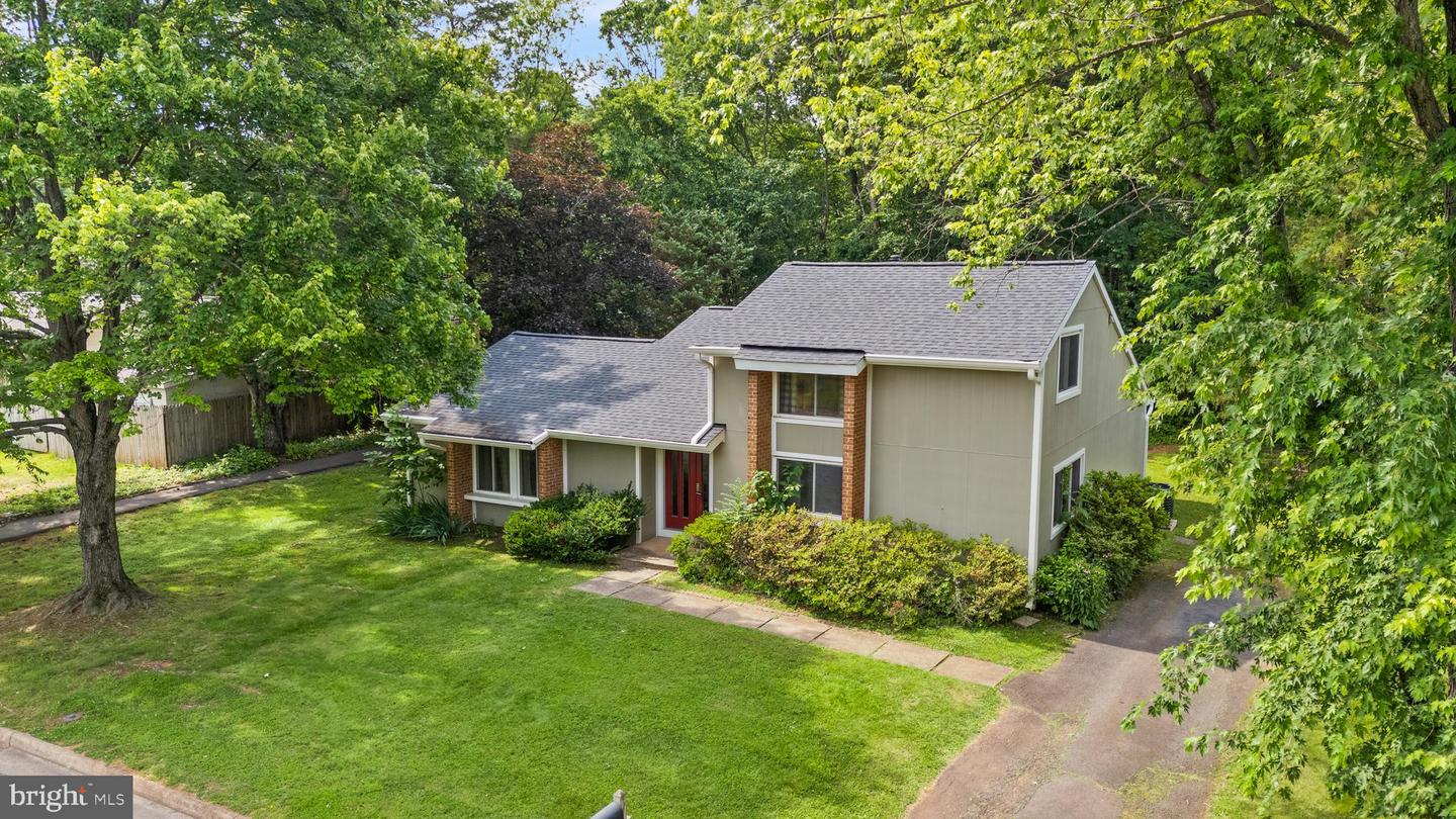 402 SUGARLAND RUN DR, STERLING, Virginia 20164, 4 Bedrooms Bedrooms, ,3 BathroomsBathrooms,Residential,For sale,402 SUGARLAND RUN DR,VALO2099264 MLS # VALO2099264