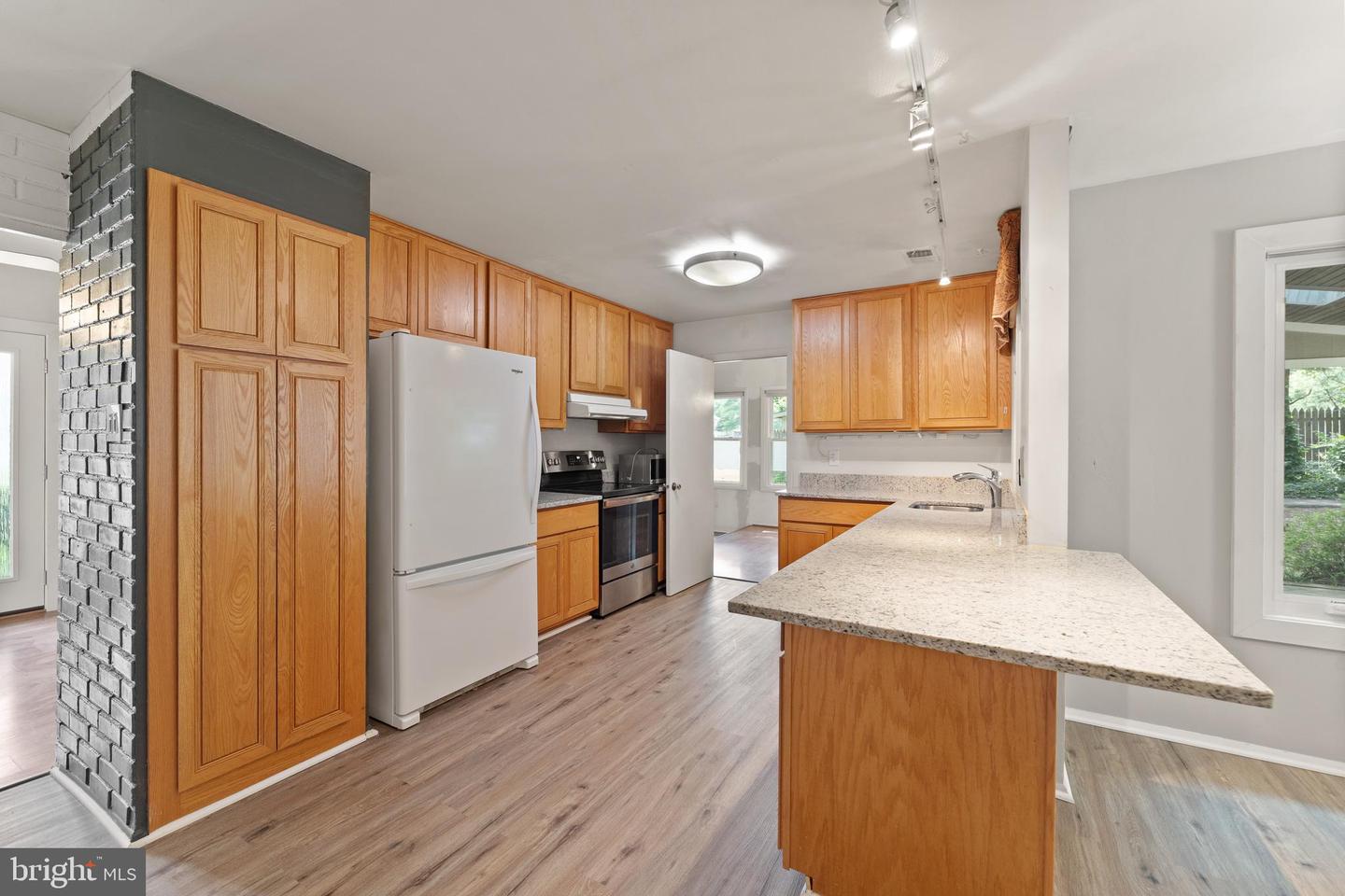 402 SUGARLAND RUN DR, STERLING, Virginia 20164, 4 Bedrooms Bedrooms, ,3 BathroomsBathrooms,Residential,For sale,402 SUGARLAND RUN DR,VALO2099264 MLS # VALO2099264