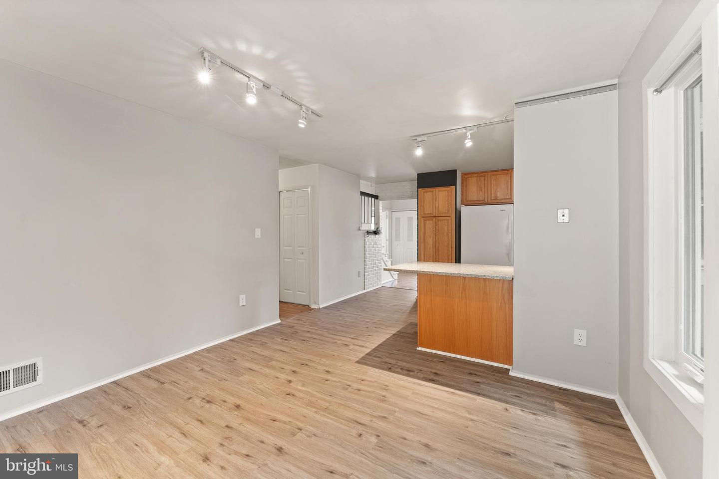402 SUGARLAND RUN DR, STERLING, Virginia 20164, 4 Bedrooms Bedrooms, ,3 BathroomsBathrooms,Residential,For sale,402 SUGARLAND RUN DR,VALO2099264 MLS # VALO2099264