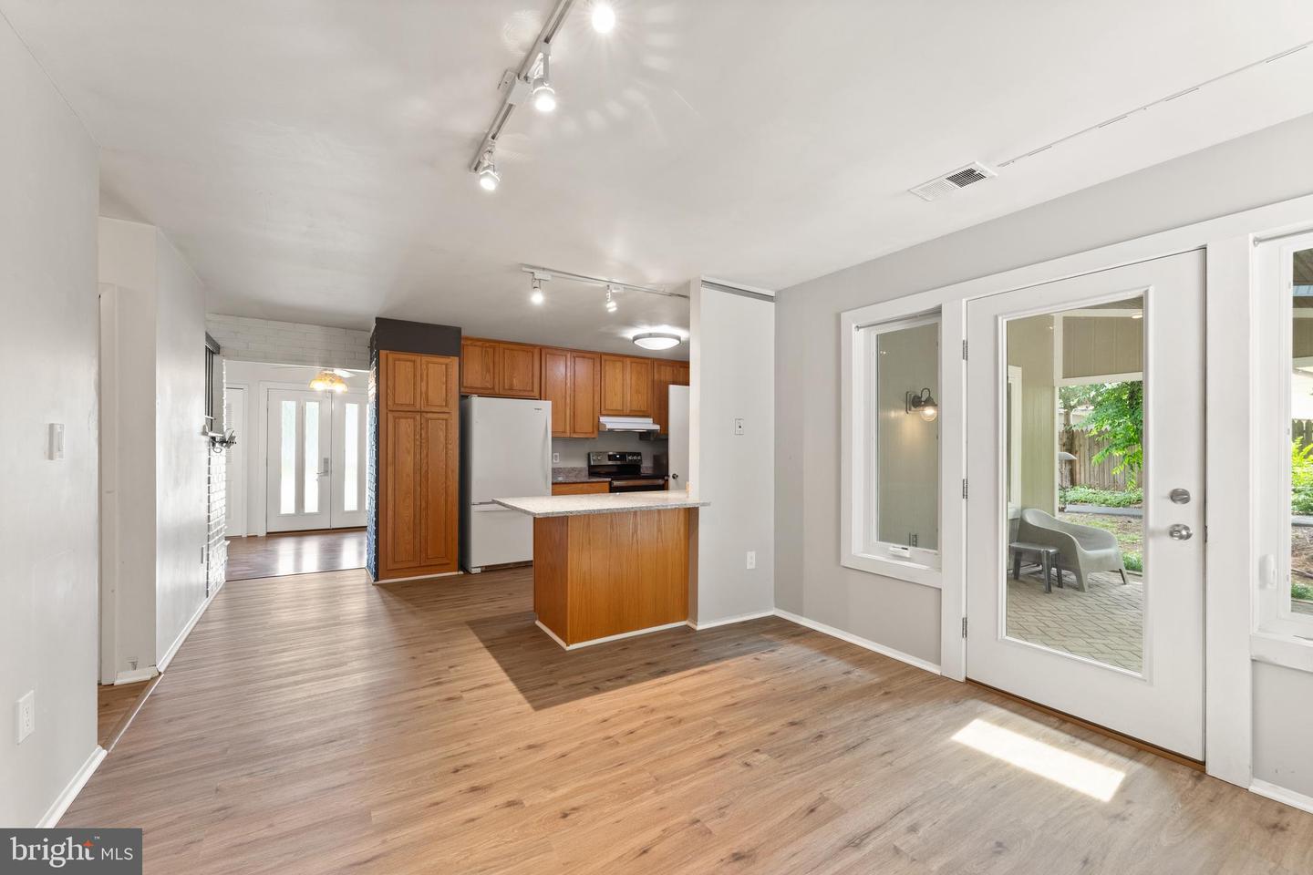 402 SUGARLAND RUN DR, STERLING, Virginia 20164, 4 Bedrooms Bedrooms, ,3 BathroomsBathrooms,Residential,For sale,402 SUGARLAND RUN DR,VALO2099264 MLS # VALO2099264