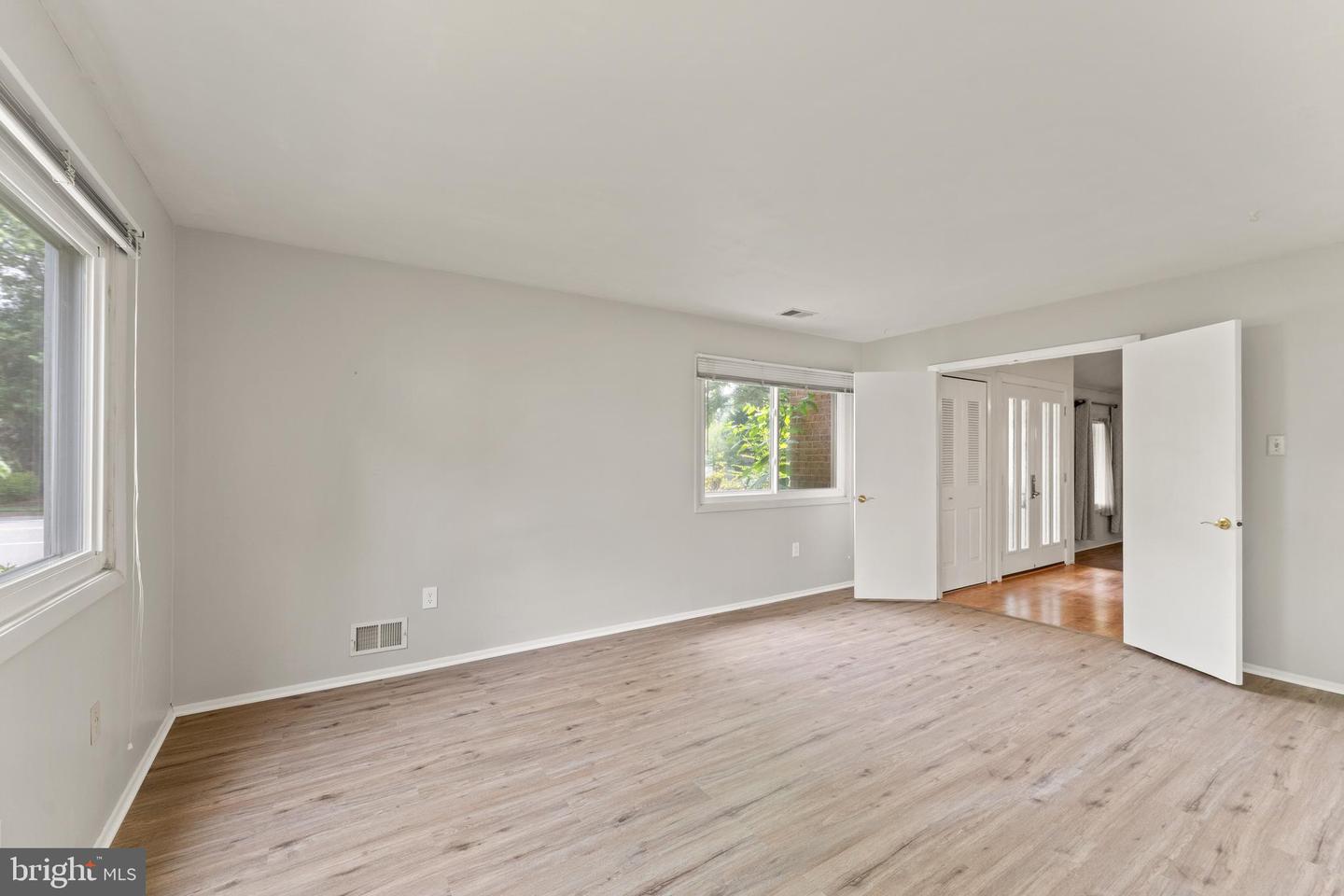 402 SUGARLAND RUN DR, STERLING, Virginia 20164, 4 Bedrooms Bedrooms, ,3 BathroomsBathrooms,Residential,For sale,402 SUGARLAND RUN DR,VALO2099264 MLS # VALO2099264