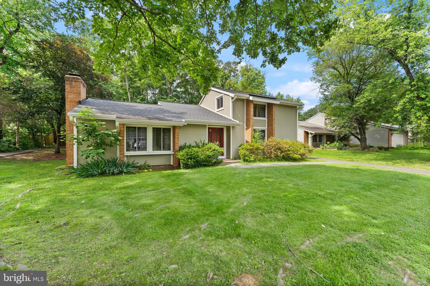 402 SUGARLAND RUN DR, STERLING, Virginia 20164, 4 Bedrooms Bedrooms, ,3 BathroomsBathrooms,Residential,For sale,402 SUGARLAND RUN DR,VALO2099264 MLS # VALO2099264