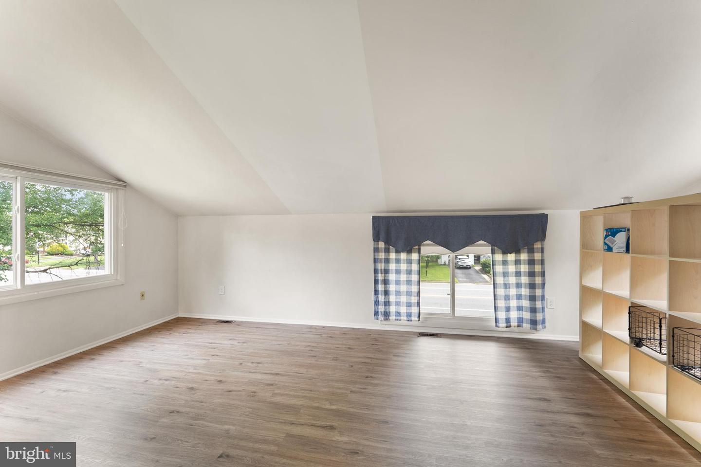 402 SUGARLAND RUN DR, STERLING, Virginia 20164, 4 Bedrooms Bedrooms, ,3 BathroomsBathrooms,Residential,For sale,402 SUGARLAND RUN DR,VALO2099264 MLS # VALO2099264