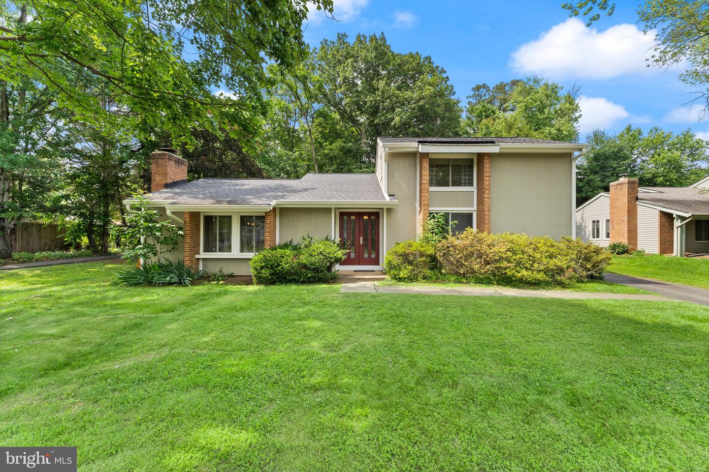 402 SUGARLAND RUN DR, STERLING, Virginia 20164, 4 Bedrooms Bedrooms, ,3 BathroomsBathrooms,Residential,For sale,402 SUGARLAND RUN DR,VALO2099264 MLS # VALO2099264