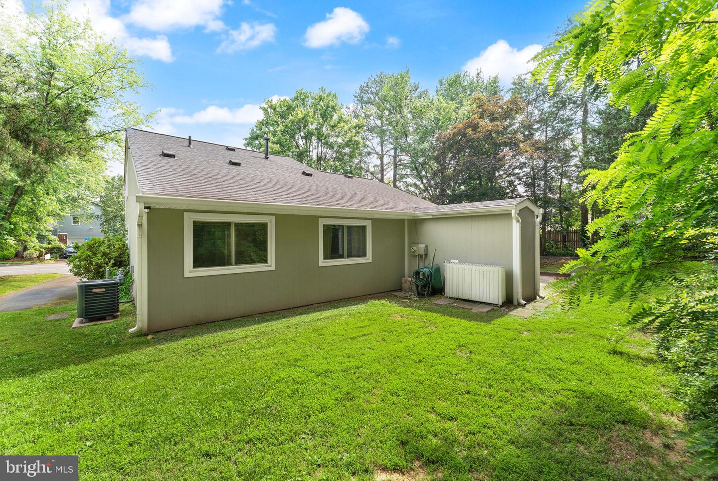 402 SUGARLAND RUN DR, STERLING, Virginia 20164, 4 Bedrooms Bedrooms, ,3 BathroomsBathrooms,Residential,For sale,402 SUGARLAND RUN DR,VALO2099264 MLS # VALO2099264