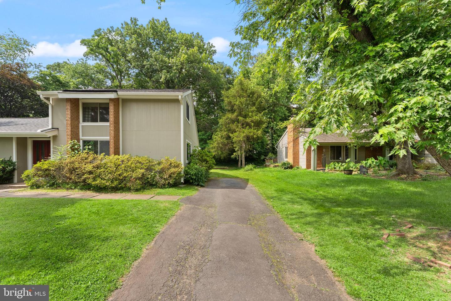 402 SUGARLAND RUN DR, STERLING, Virginia 20164, 4 Bedrooms Bedrooms, ,3 BathroomsBathrooms,Residential,For sale,402 SUGARLAND RUN DR,VALO2099264 MLS # VALO2099264