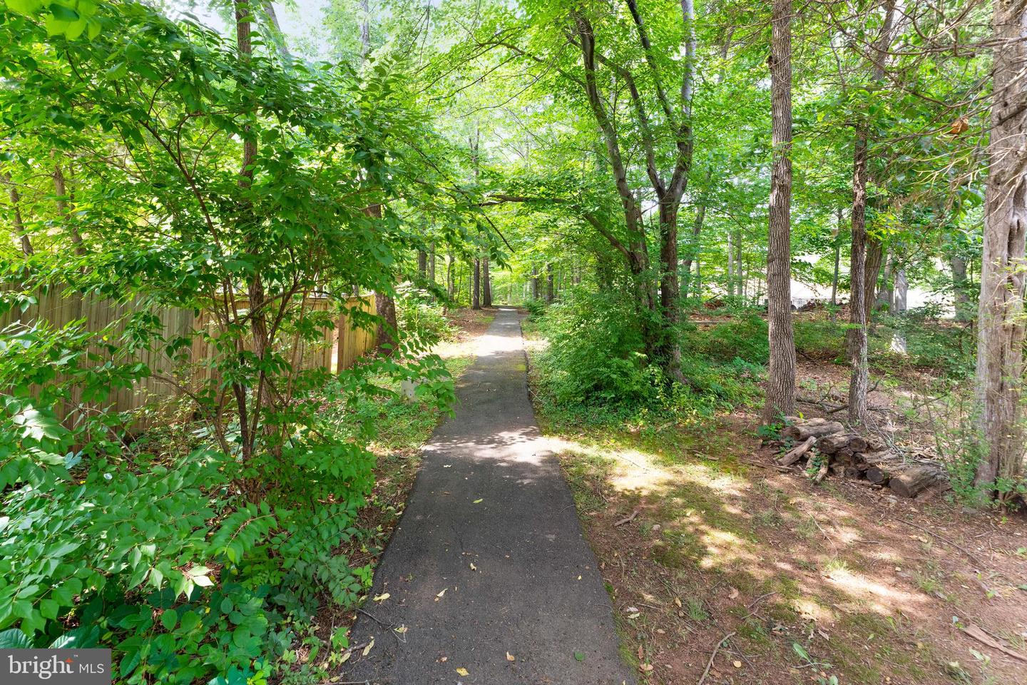 402 SUGARLAND RUN DR, STERLING, Virginia 20164, 4 Bedrooms Bedrooms, ,3 BathroomsBathrooms,Residential,For sale,402 SUGARLAND RUN DR,VALO2099264 MLS # VALO2099264