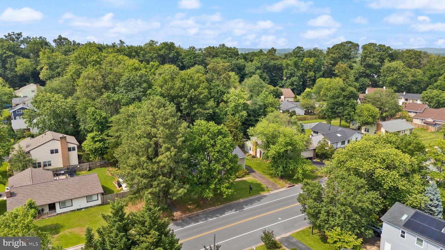 402 SUGARLAND RUN DR, STERLING, Virginia 20164, 4 Bedrooms Bedrooms, ,3 BathroomsBathrooms,Residential,For sale,402 SUGARLAND RUN DR,VALO2099264 MLS # VALO2099264