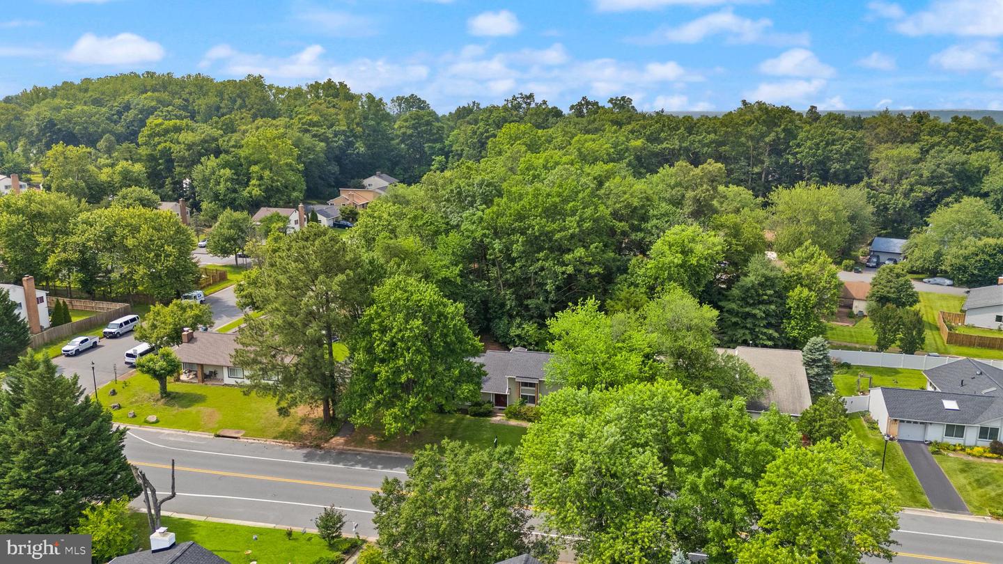 402 SUGARLAND RUN DR, STERLING, Virginia 20164, 4 Bedrooms Bedrooms, ,3 BathroomsBathrooms,Residential,For sale,402 SUGARLAND RUN DR,VALO2099264 MLS # VALO2099264