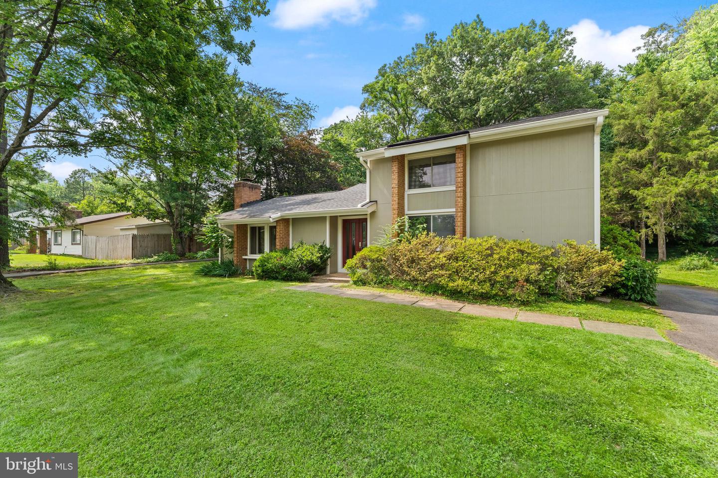 402 SUGARLAND RUN DR, STERLING, Virginia 20164, 4 Bedrooms Bedrooms, ,3 BathroomsBathrooms,Residential,For sale,402 SUGARLAND RUN DR,VALO2099264 MLS # VALO2099264