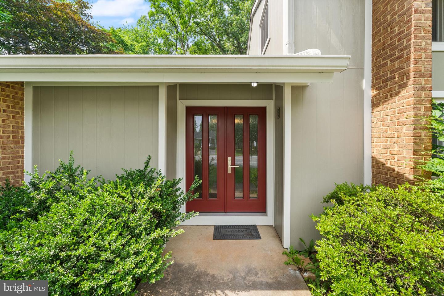 402 SUGARLAND RUN DR, STERLING, Virginia 20164, 4 Bedrooms Bedrooms, ,3 BathroomsBathrooms,Residential,For sale,402 SUGARLAND RUN DR,VALO2099264 MLS # VALO2099264