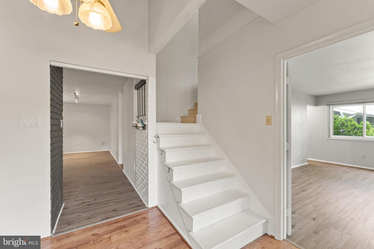 402 SUGARLAND RUN DR, STERLING, Virginia 20164, 4 Bedrooms Bedrooms, ,3 BathroomsBathrooms,Residential,For sale,402 SUGARLAND RUN DR,VALO2099264 MLS # VALO2099264