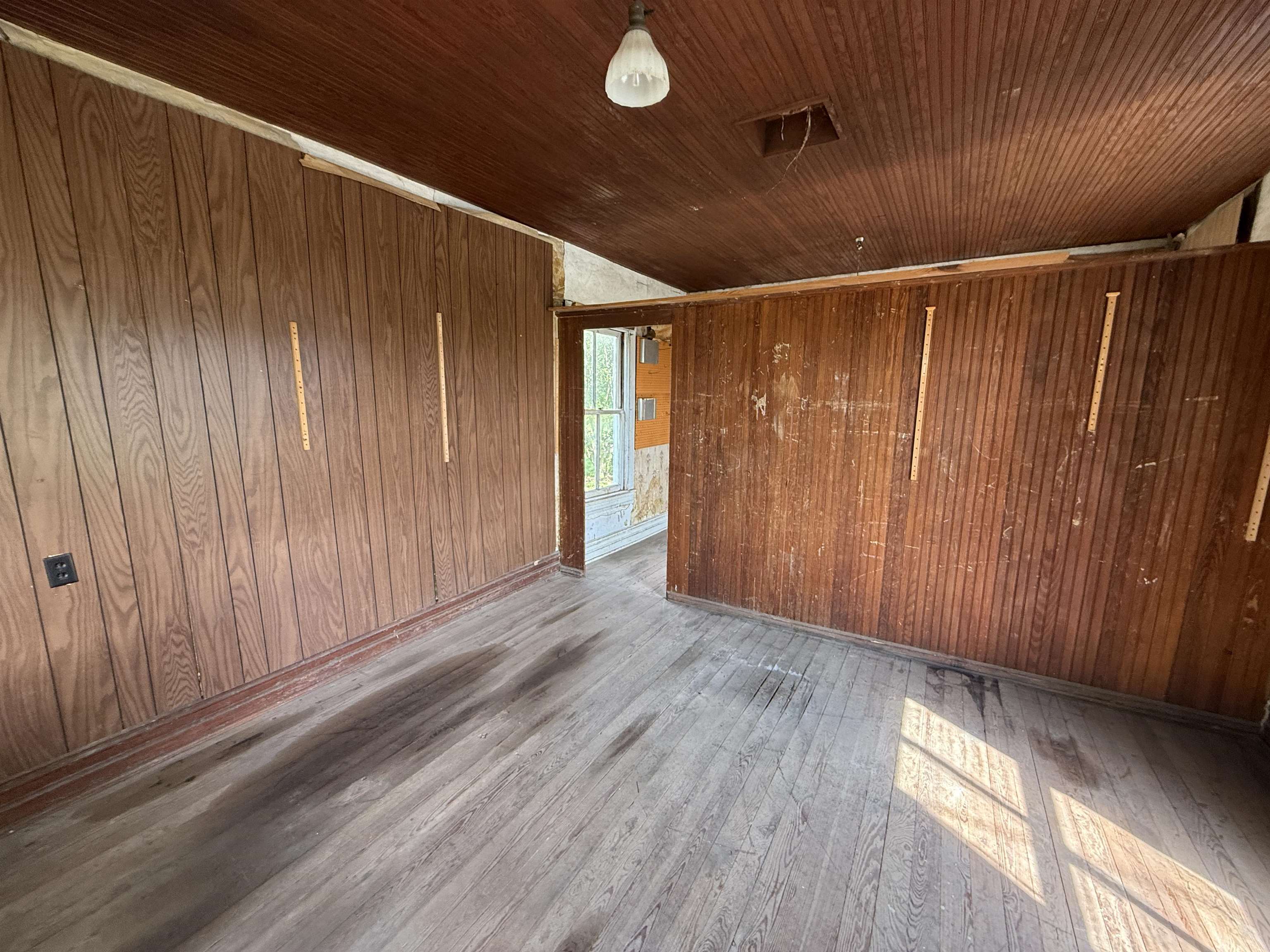 505 BATTLEFIELD RD, FORT DEFIANCE, Virginia 24437, 2 Bedrooms Bedrooms, ,1 BathroomBathrooms,Residential,505 BATTLEFIELD RD,666043 MLS # 666043