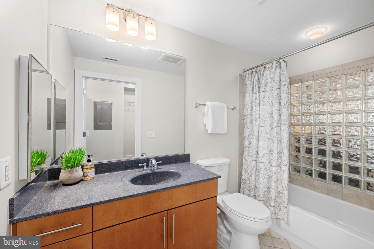 1390 KENYON ST NW #524, WASHINGTON, District Of Columbia 20010, 2 Bedrooms Bedrooms, ,2 BathroomsBathrooms,Residential,For sale,1390 KENYON ST NW #524,DCDC2205760 MLS # DCDC2205760