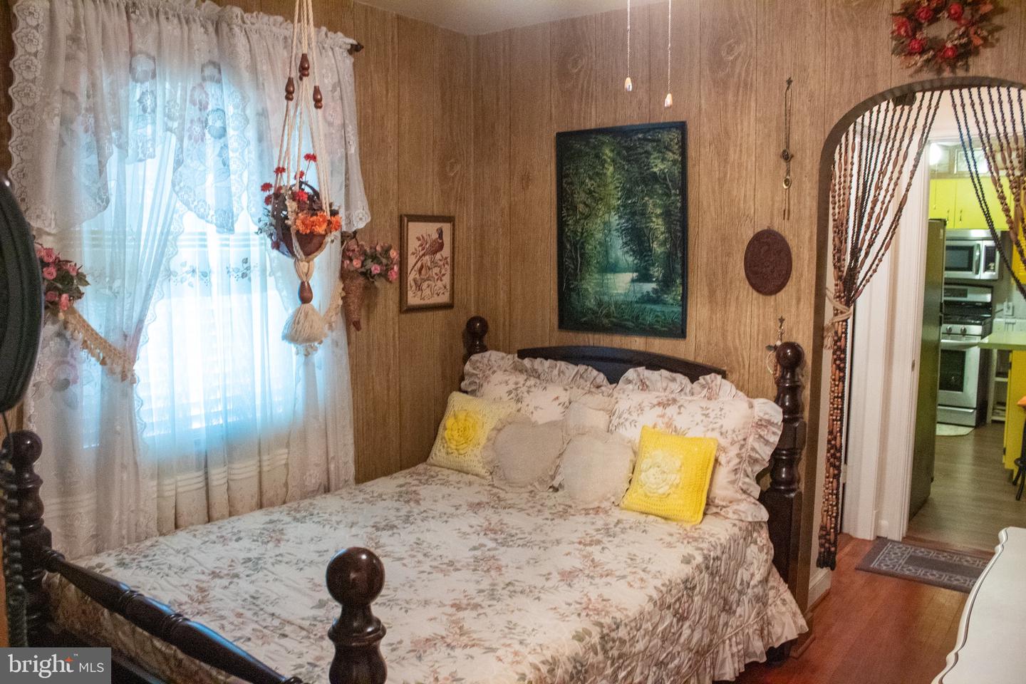 526 S CARLIN SPRINGS RD, ARLINGTON, Virginia 22204, 4 Bedrooms Bedrooms, ,2 BathroomsBathrooms,Residential,For sale,526 S CARLIN SPRINGS RD,VAAR2059264 MLS # VAAR2059264