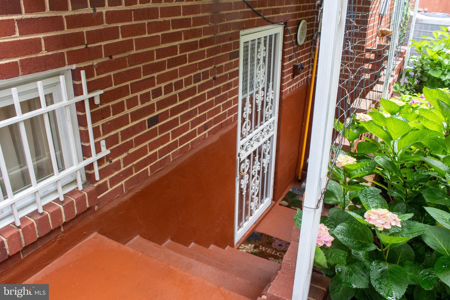 526 S CARLIN SPRINGS RD, ARLINGTON, Virginia 22204, 4 Bedrooms Bedrooms, ,2 BathroomsBathrooms,Residential,For sale,526 S CARLIN SPRINGS RD,VAAR2059264 MLS # VAAR2059264