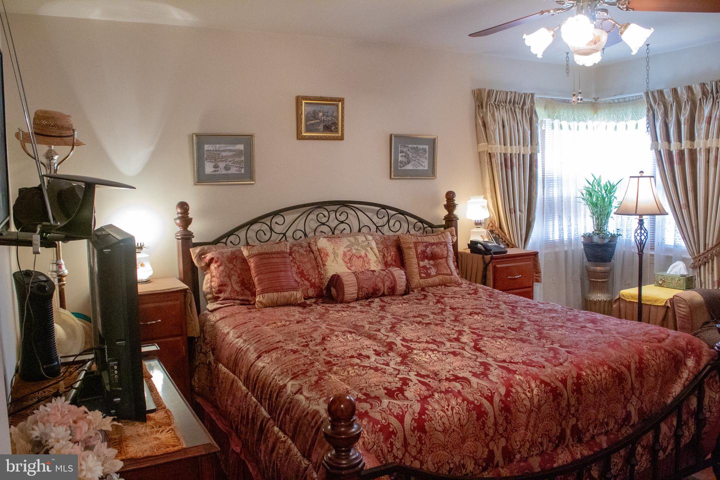 526 S CARLIN SPRINGS RD, ARLINGTON, Virginia 22204, 4 Bedrooms Bedrooms, ,2 BathroomsBathrooms,Residential,For sale,526 S CARLIN SPRINGS RD,VAAR2059264 MLS # VAAR2059264