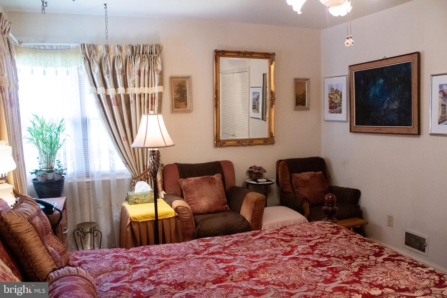 526 S CARLIN SPRINGS RD, ARLINGTON, Virginia 22204, 4 Bedrooms Bedrooms, ,2 BathroomsBathrooms,Residential,For sale,526 S CARLIN SPRINGS RD,VAAR2059264 MLS # VAAR2059264