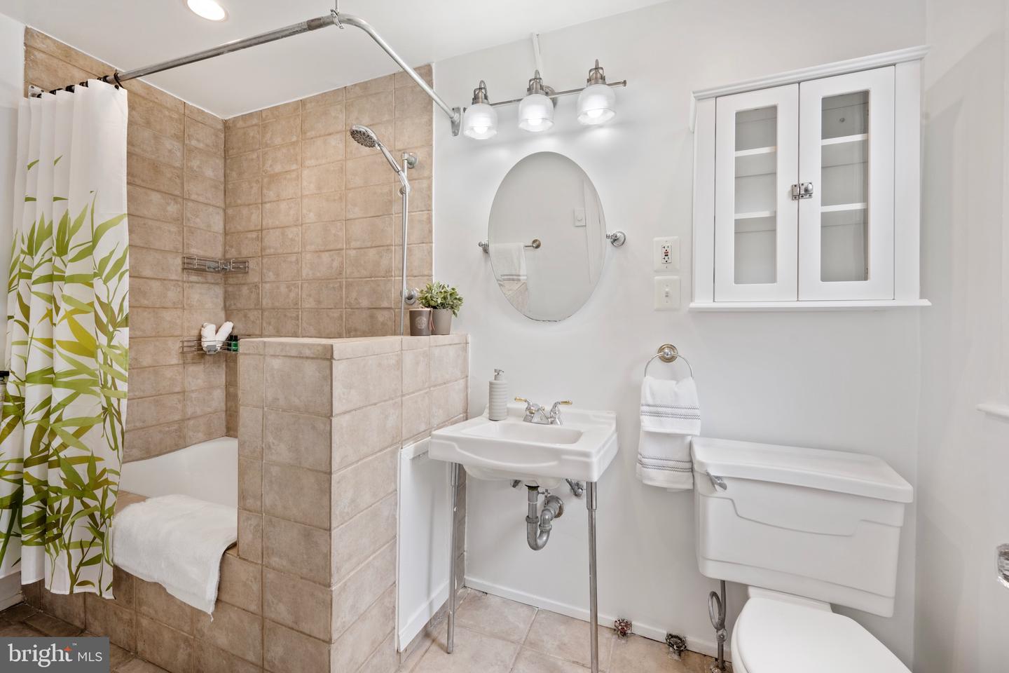 1915 16TH ST NW #203, WASHINGTON, District Of Columbia 20009, 1 Bedroom Bedrooms, 4 Rooms Rooms,1 BathroomBathrooms,Residential,For sale,1915 16TH ST NW #203,DCDC2205890 MLS # DCDC2205890