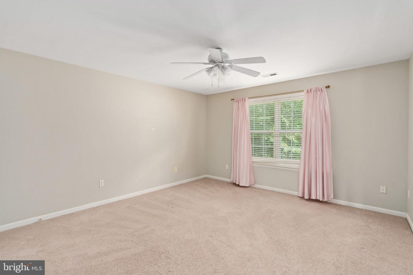 5 OAK CREST CT, FREDERICKSBURG, Virginia 22405, 6 Bedrooms Bedrooms, ,3 BathroomsBathrooms,Residential,For sale,5 OAK CREST CT,VAST2039920 MLS # VAST2039920