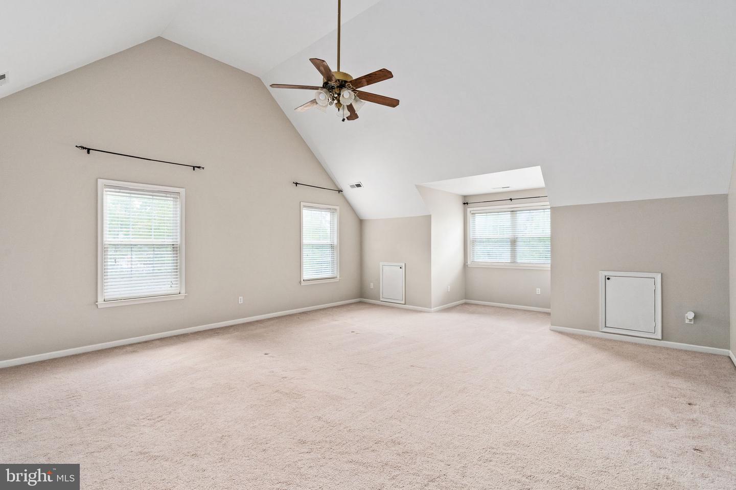 5 OAK CREST CT, FREDERICKSBURG, Virginia 22405, 6 Bedrooms Bedrooms, ,3 BathroomsBathrooms,Residential,For sale,5 OAK CREST CT,VAST2039920 MLS # VAST2039920