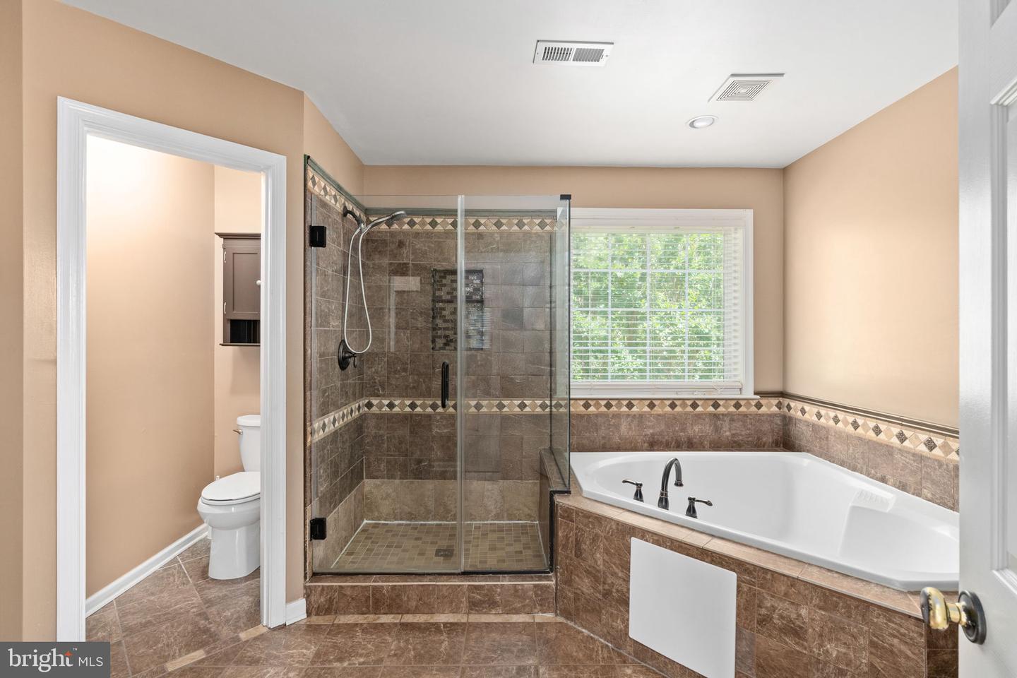 5 OAK CREST CT, FREDERICKSBURG, Virginia 22405, 6 Bedrooms Bedrooms, ,3 BathroomsBathrooms,Residential,For sale,5 OAK CREST CT,VAST2039920 MLS # VAST2039920
