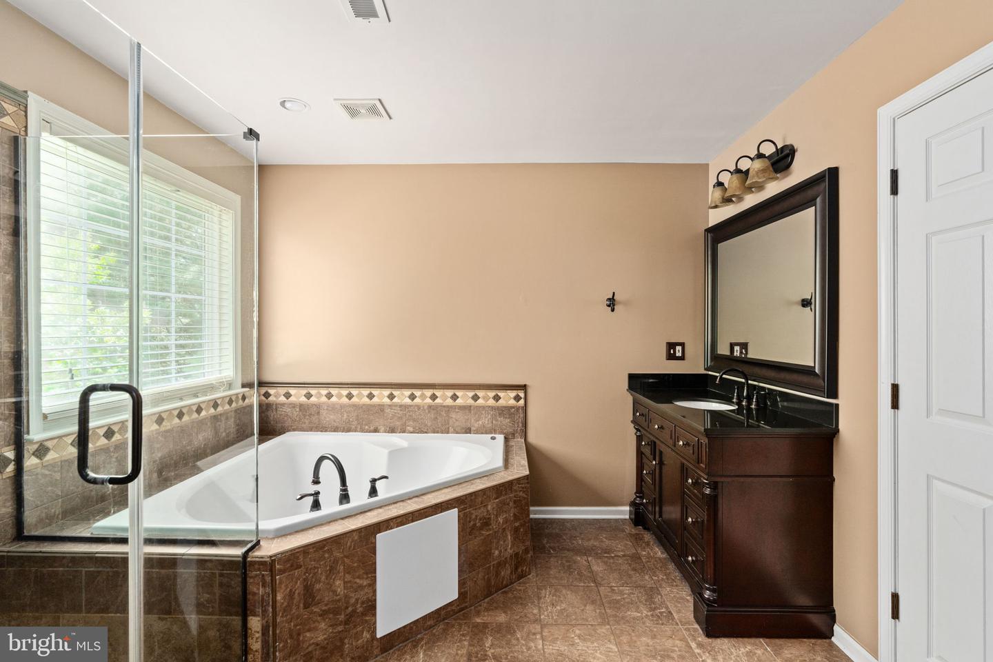 5 OAK CREST CT, FREDERICKSBURG, Virginia 22405, 6 Bedrooms Bedrooms, ,3 BathroomsBathrooms,Residential,For sale,5 OAK CREST CT,VAST2039920 MLS # VAST2039920