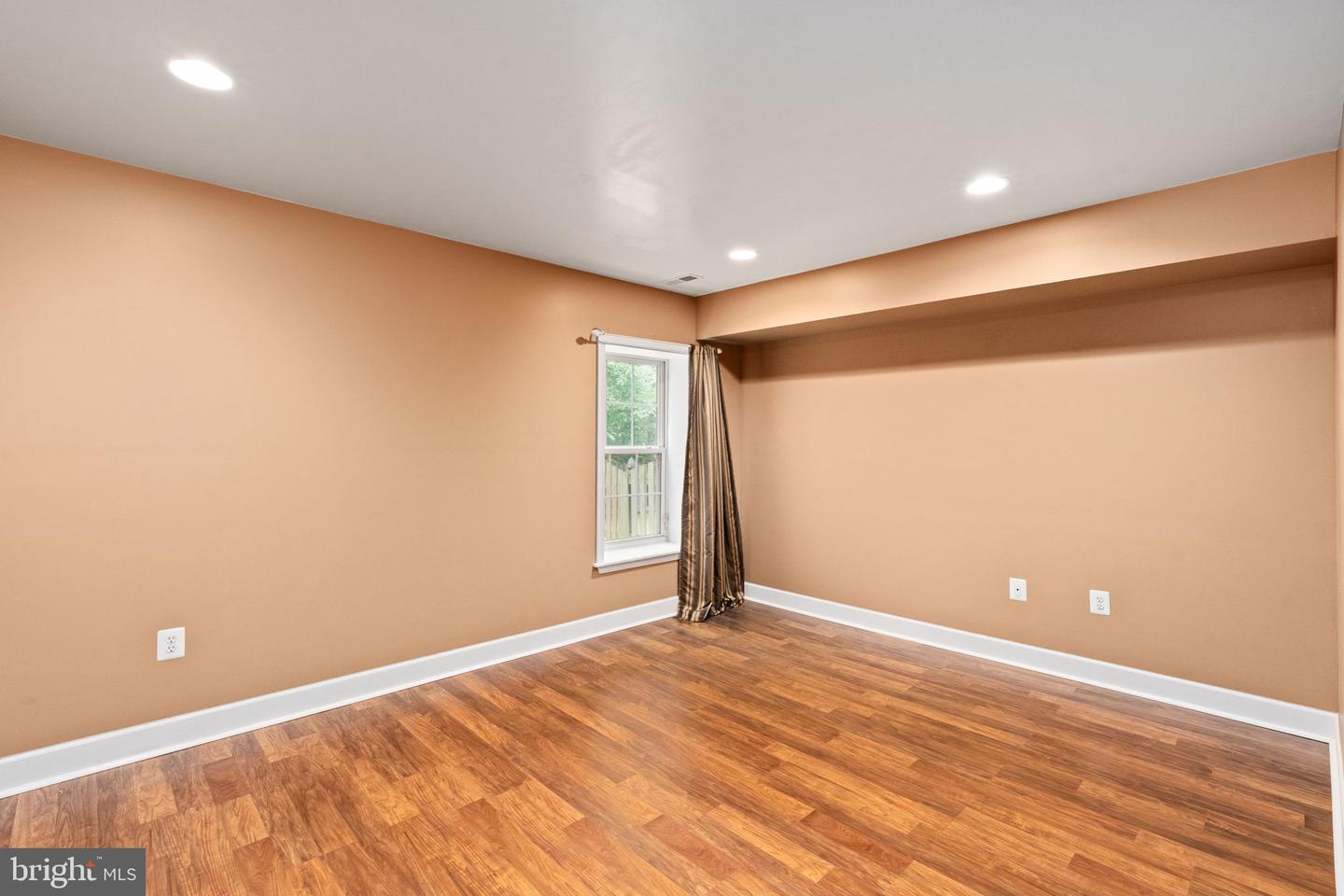 5 OAK CREST CT, FREDERICKSBURG, Virginia 22405, 6 Bedrooms Bedrooms, ,3 BathroomsBathrooms,Residential,For sale,5 OAK CREST CT,VAST2039920 MLS # VAST2039920