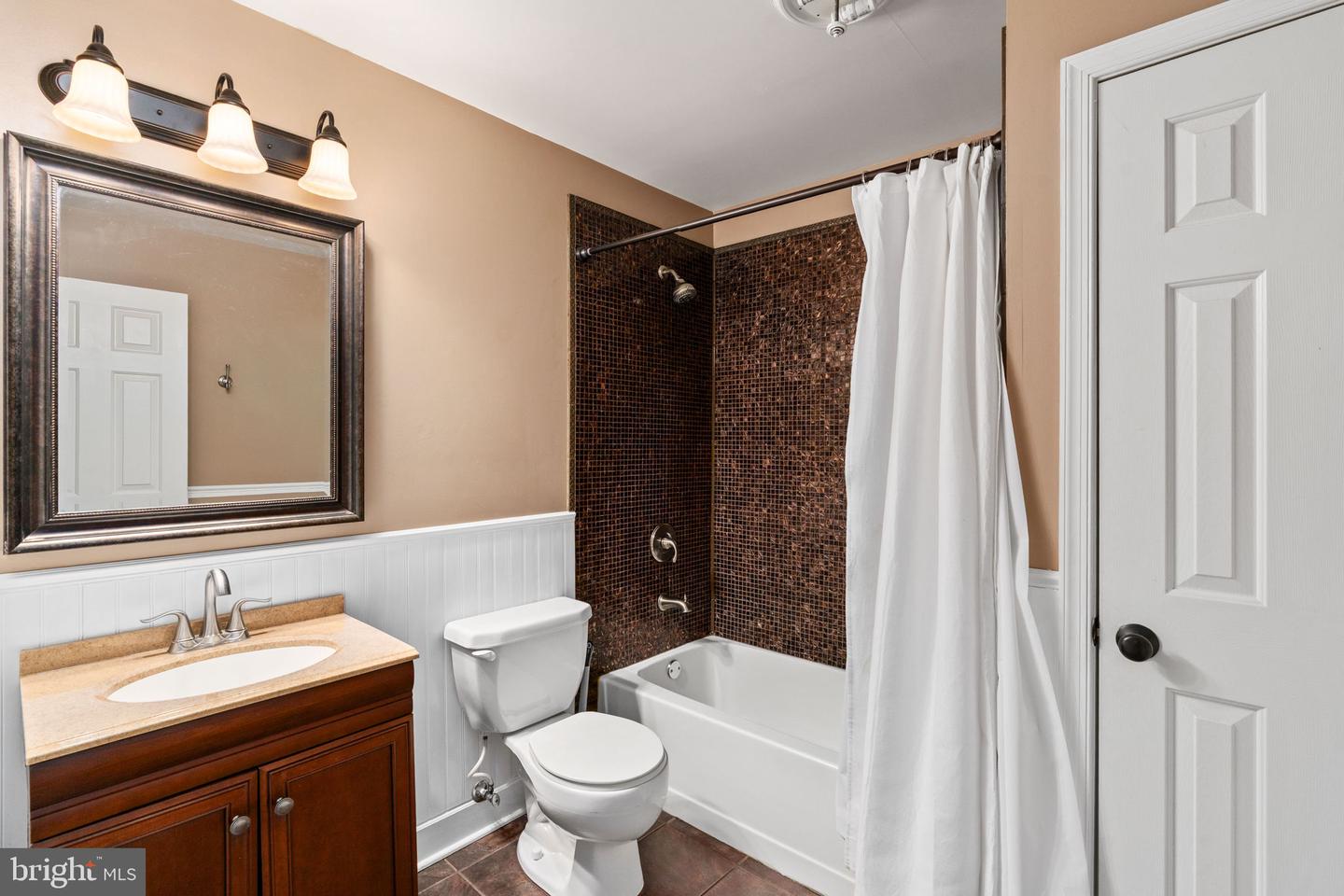 5 OAK CREST CT, FREDERICKSBURG, Virginia 22405, 6 Bedrooms Bedrooms, ,3 BathroomsBathrooms,Residential,For sale,5 OAK CREST CT,VAST2039920 MLS # VAST2039920