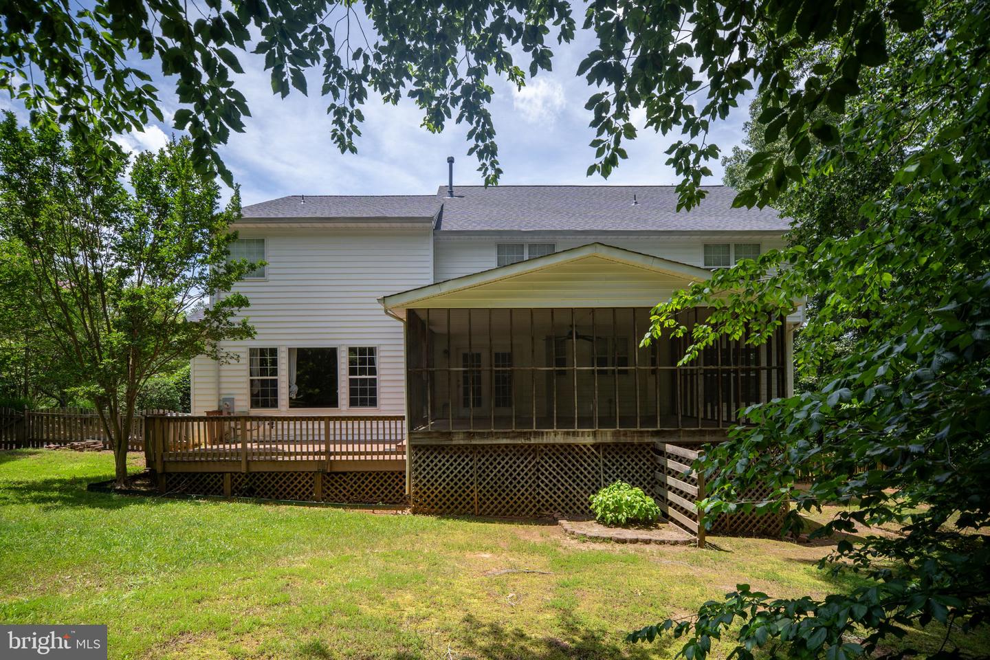 5 OAK CREST CT, FREDERICKSBURG, Virginia 22405, 6 Bedrooms Bedrooms, ,3 BathroomsBathrooms,Residential,For sale,5 OAK CREST CT,VAST2039920 MLS # VAST2039920