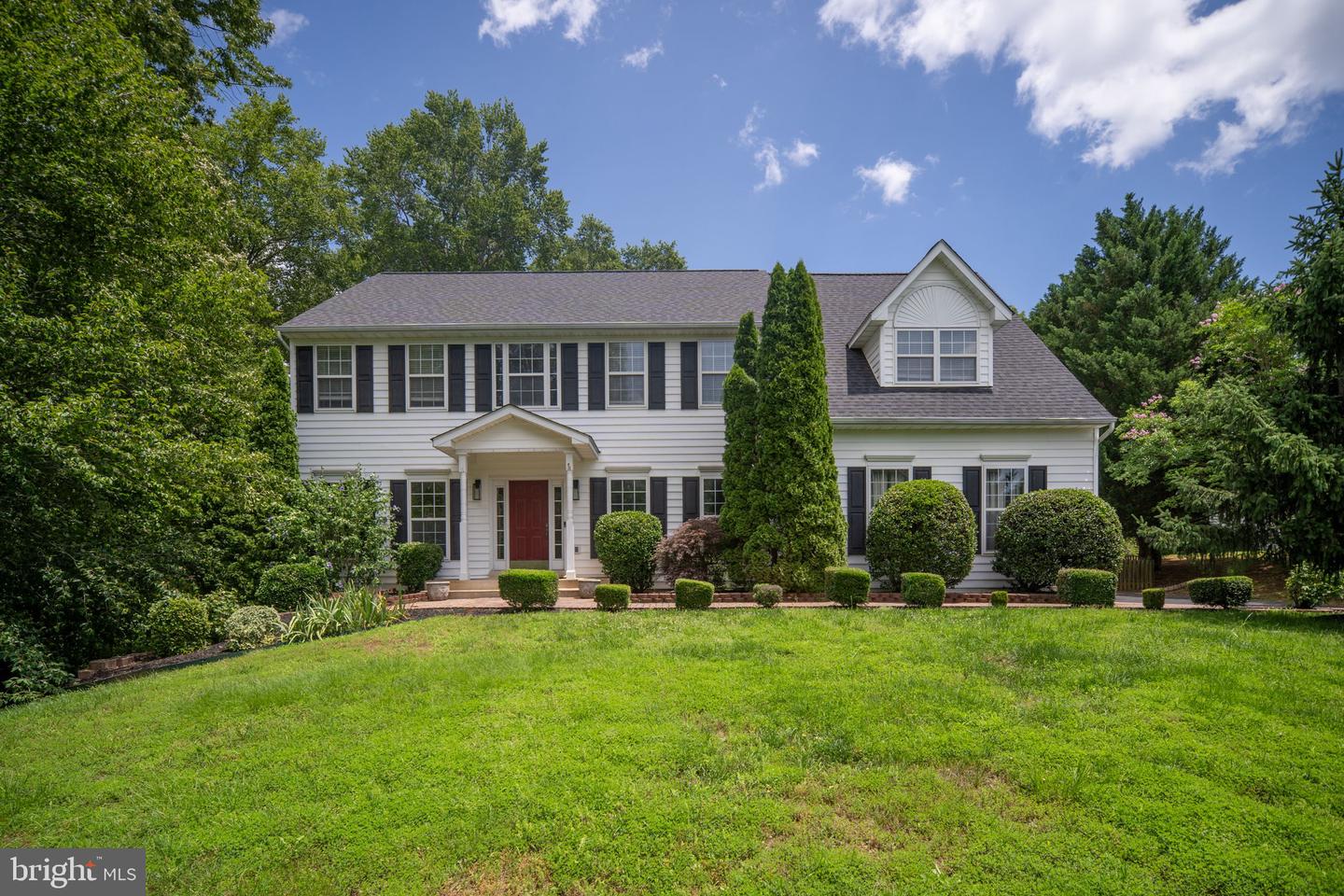5 OAK CREST CT, FREDERICKSBURG, Virginia 22405, 6 Bedrooms Bedrooms, ,3 BathroomsBathrooms,Residential,For sale,5 OAK CREST CT,VAST2039920 MLS # VAST2039920