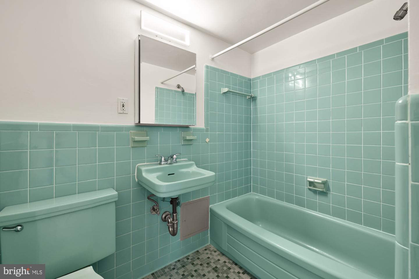 4390 LORCOM LN #503, ARLINGTON, Virginia 22207, 2 Bedrooms Bedrooms, ,1 BathroomBathrooms,Residential,For sale,4390 LORCOM LN #503,VAAR2059286 MLS # VAAR2059286