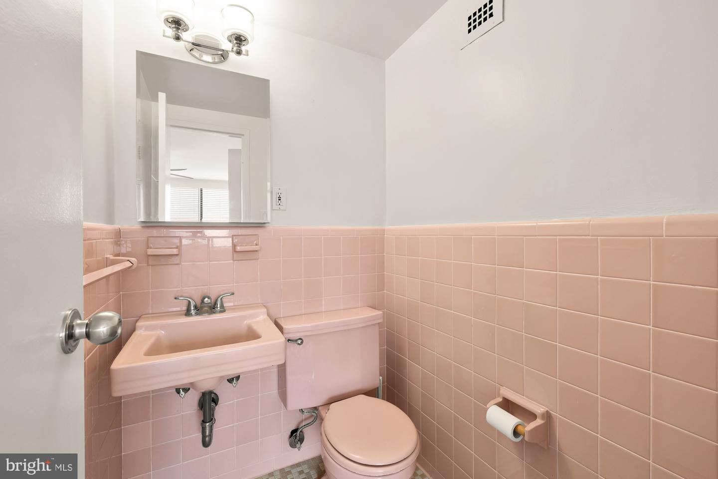 4390 LORCOM LN #503, ARLINGTON, Virginia 22207, 2 Bedrooms Bedrooms, ,1 BathroomBathrooms,Residential,For sale,4390 LORCOM LN #503,VAAR2059286 MLS # VAAR2059286