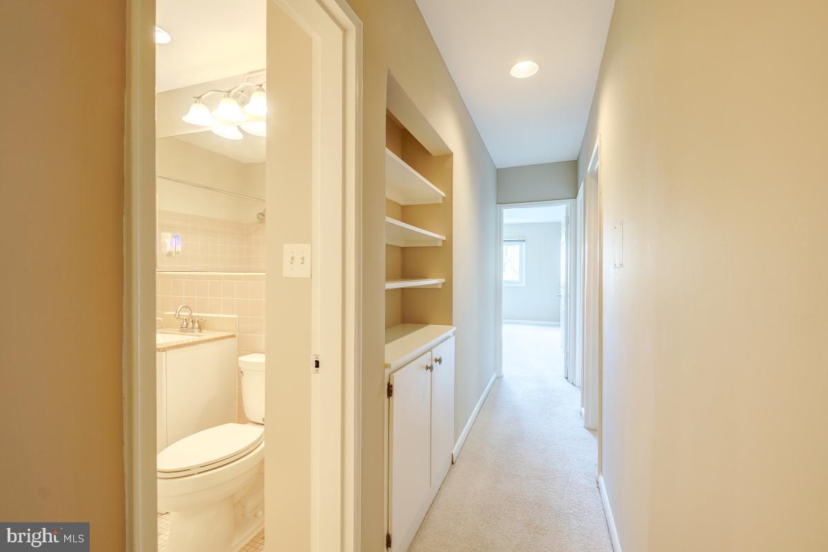 53 SKYHILL RD #204, ALEXANDRIA, Virginia 22314, 3 Bedrooms Bedrooms, ,2 BathroomsBathrooms,Residential,For sale,53 SKYHILL RD #204,VAAX2046568 MLS # VAAX2046568
