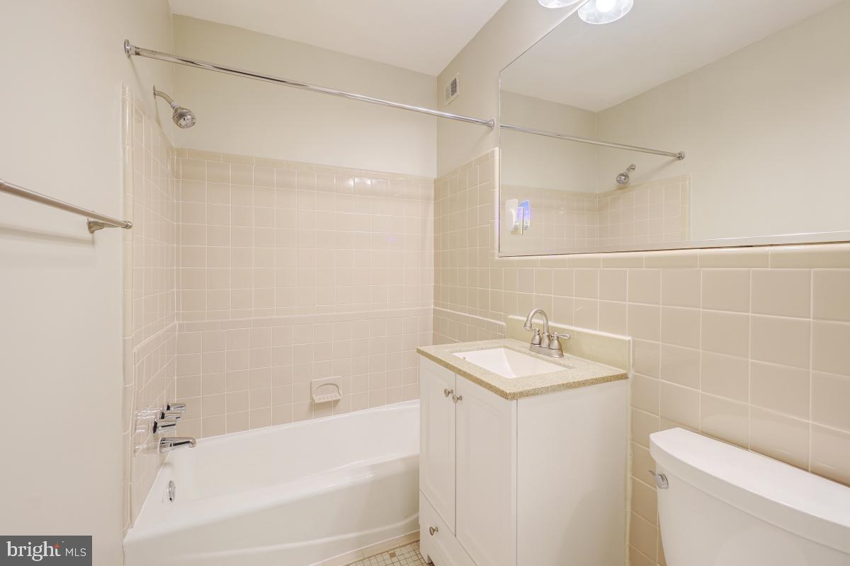 53 SKYHILL RD #204, ALEXANDRIA, Virginia 22314, 3 Bedrooms Bedrooms, ,2 BathroomsBathrooms,Residential,For sale,53 SKYHILL RD #204,VAAX2046568 MLS # VAAX2046568