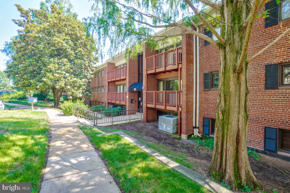 53 SKYHILL RD #204, ALEXANDRIA, Virginia 22314, 3 Bedrooms Bedrooms, ,2 BathroomsBathrooms,Residential,For sale,53 SKYHILL RD #204,VAAX2046568 MLS # VAAX2046568
